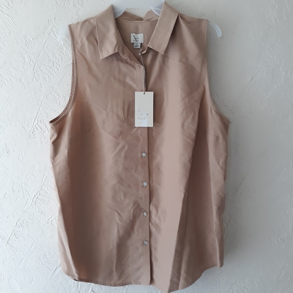 NWT Women's Tan Button Front Collared Shirt - Picture 2 of 4